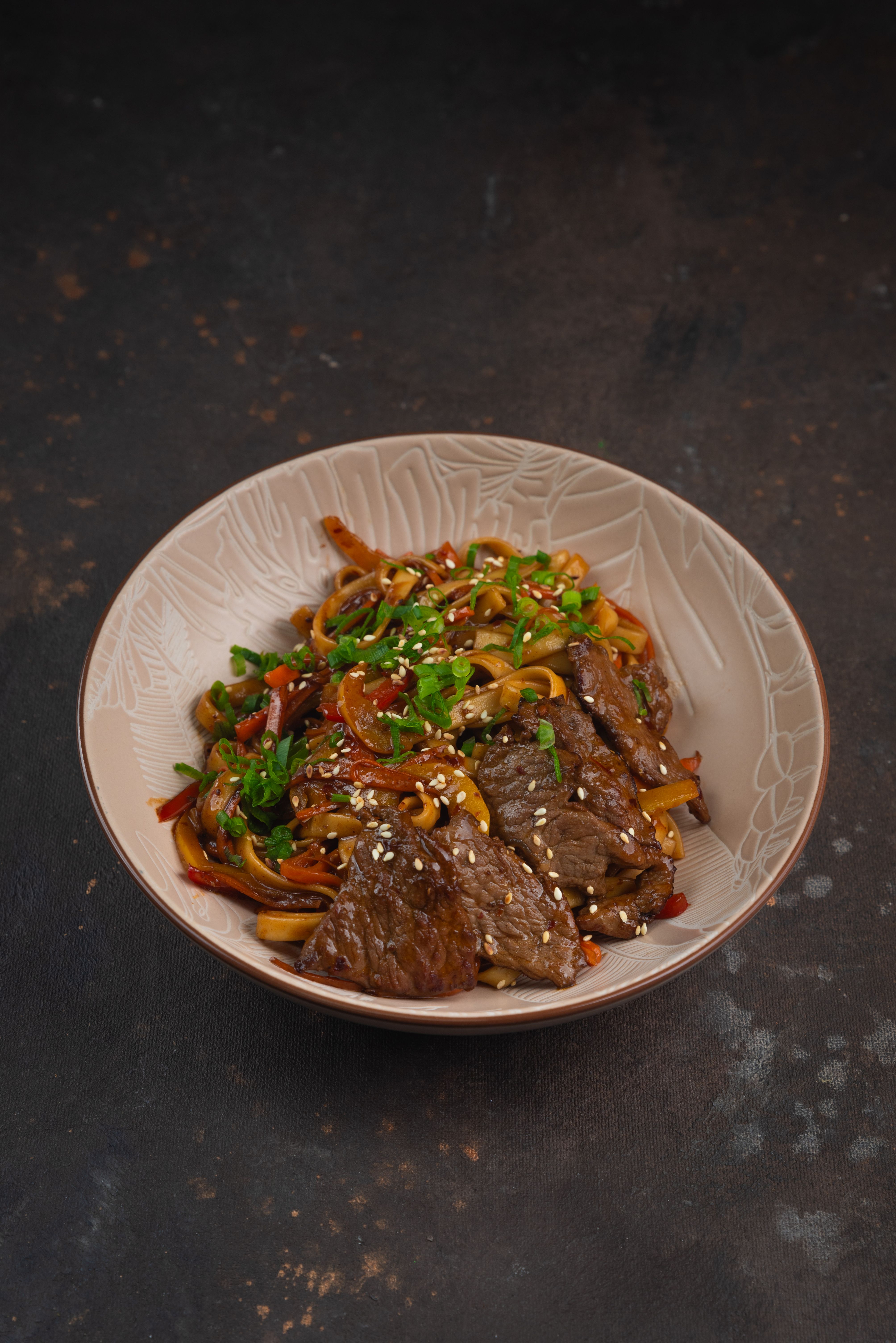 Лапша с пряной говядиной