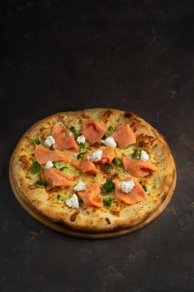 Пицца с лососем